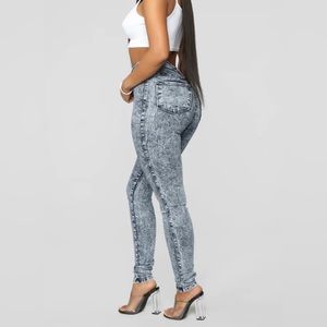 High waisted acid washed skinny jeans with stretch